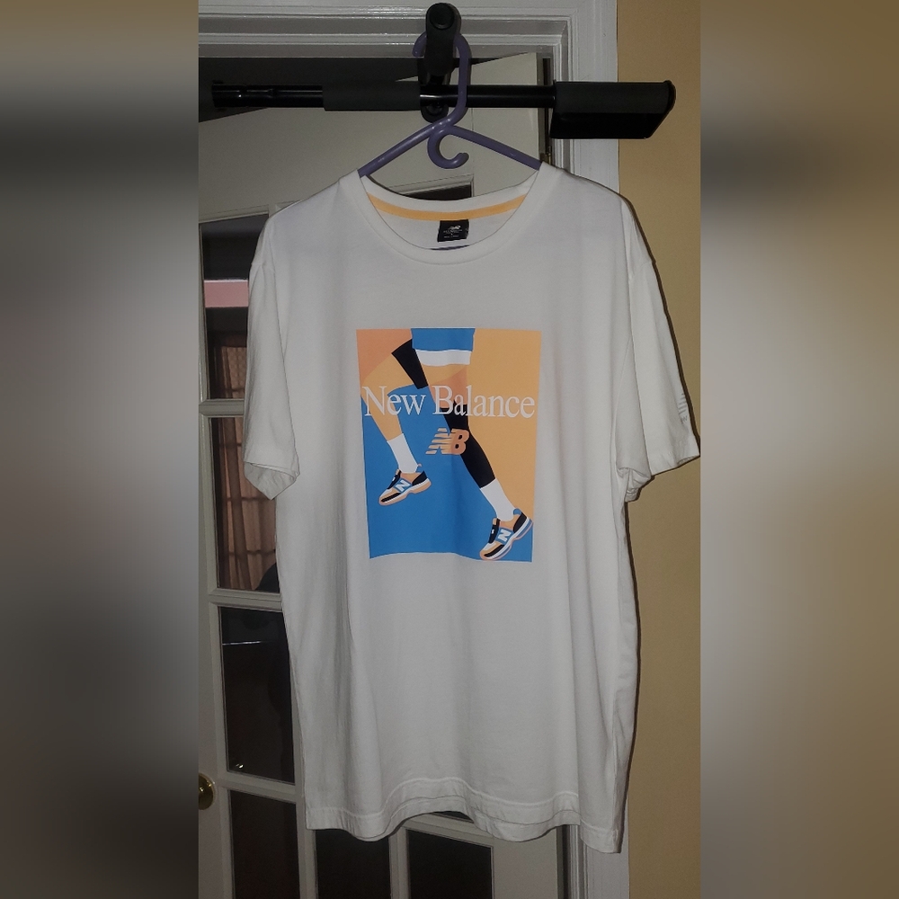New Balance Graphic T-Shirt Size